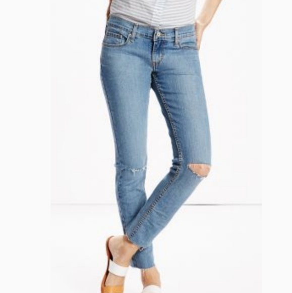 levi's busted knee jeans